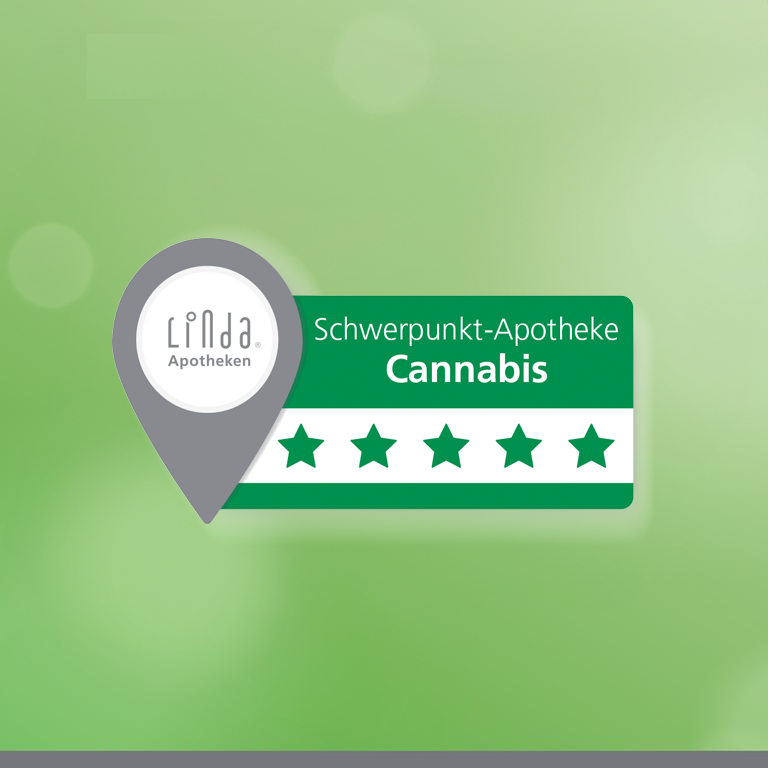 Logo “Schwerpunkt-Apotheke Cannabis” vor grünem Hintergrund