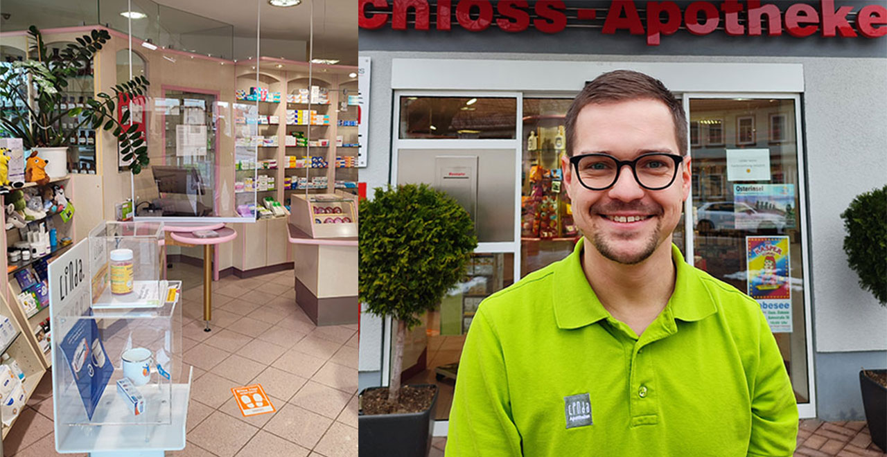 Zweigeteiltes Bild von der Innen- und Außenansicht der Schloss Apotheke.
Links: Innenraum der Apotheke mit Verkaufsfläche, Produkten und rosafarbenen Theken.
Rechts: Der Inhaber Jakob Stern im grünen Shirt steht lächelnd vor dem Eingang der „Schloss-Apotheke“, daneben zwei große Pflanzkübel mit Buchsbäumen.